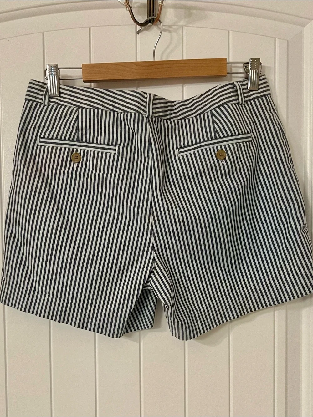 Banana Republic Navy and White Striped Women's Bermudas - Picture 4 of 8